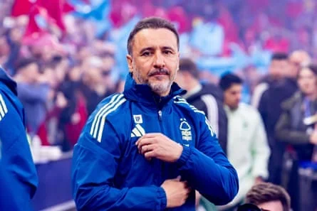 Vítor Pereira on the touchline